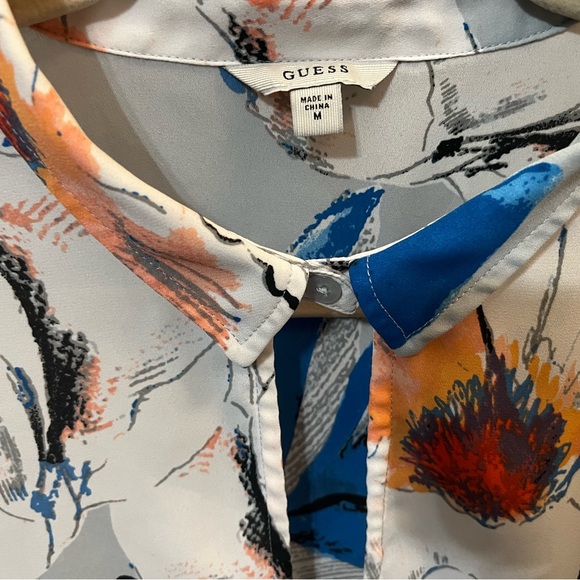 GUESS keyhole collar floral blouse - Picture 2 of 3